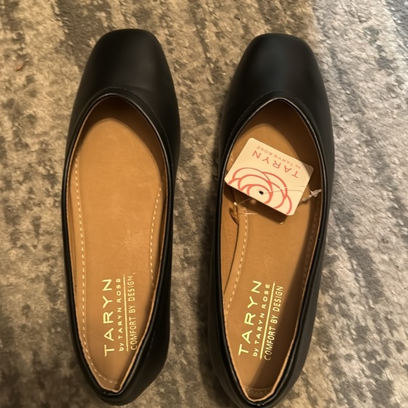 Taryn Rose Women's Faux Leather Flats Shoes NIB Black FITS LIKE A 6-7 size - Picture 5 of 11